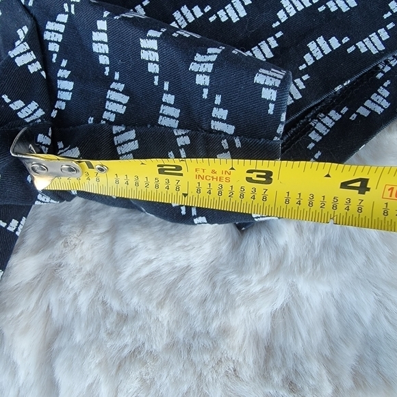 2/$20 Old Navy Pixie Shorts 4 - Picture 8 of 8